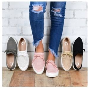 Comfort Slip-on Tie Sneaker